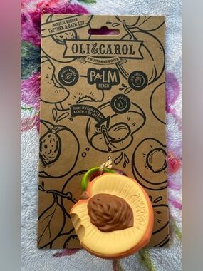 OLI & CAROL “Palm the Peach” Teether